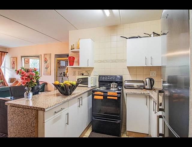 2 BEDROOM TOWNHOUSE FOR SALE IN BEDFORD GARDENS